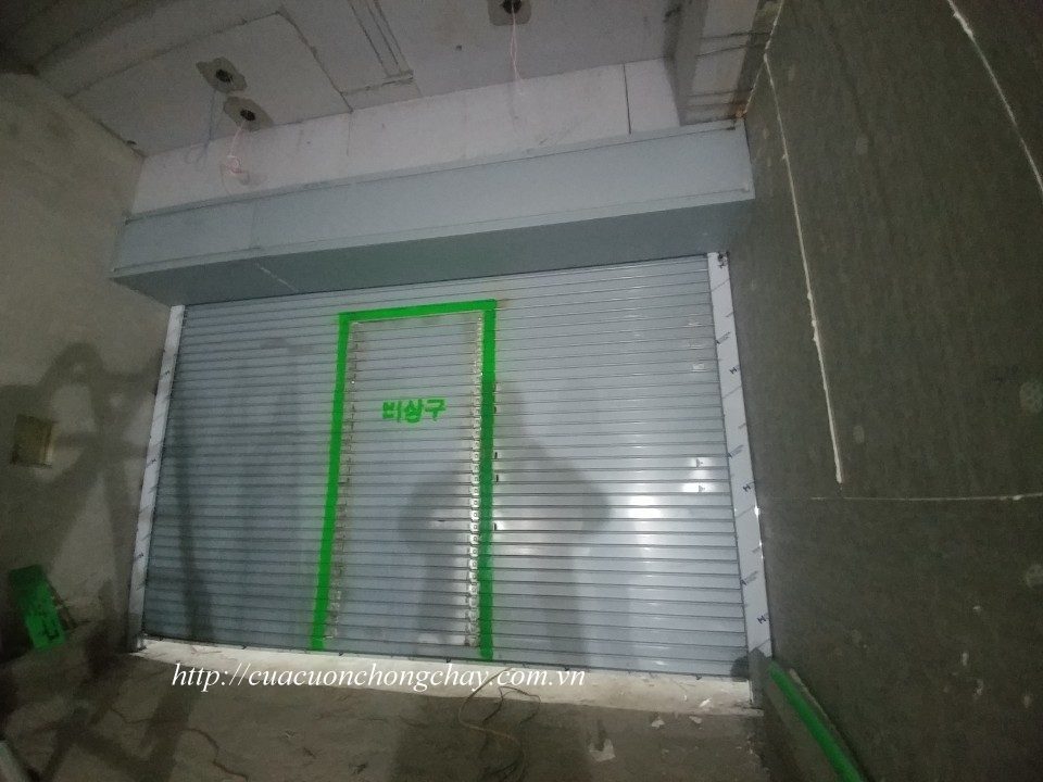 Cửa sập ngăn cháy có cửa phụ, Fire shutter door korea